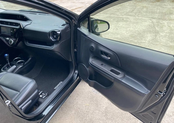 Toyota Prius cena 52999 przebieg: 69000, rok produkcji 2019 z Warszawa małe 562